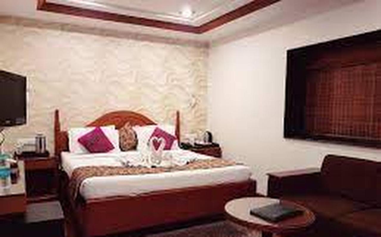 โรงแรมปัญจาบ พาเลซ Raipur  ภายนอก รูปภาพ