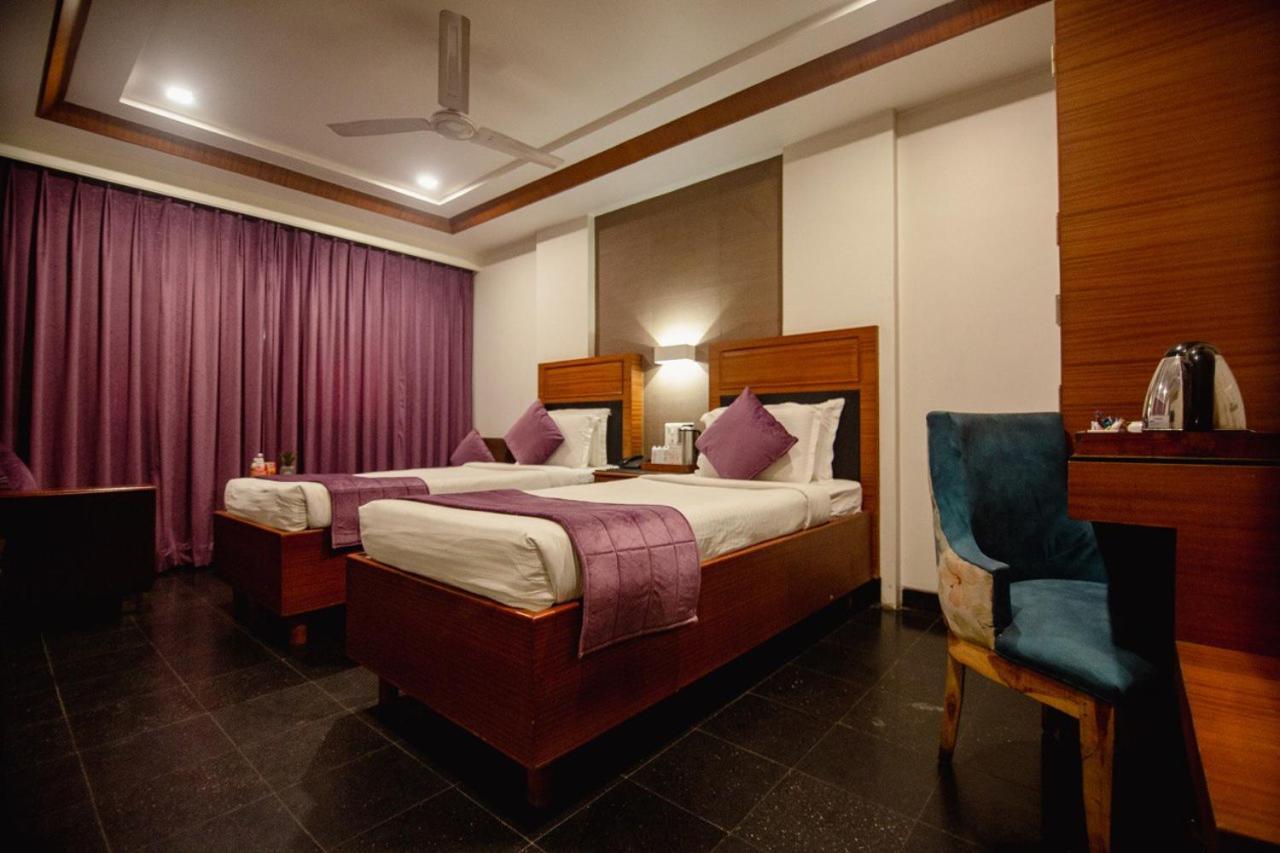 โรงแรมปัญจาบ พาเลซ Raipur  ภายนอก รูปภาพ